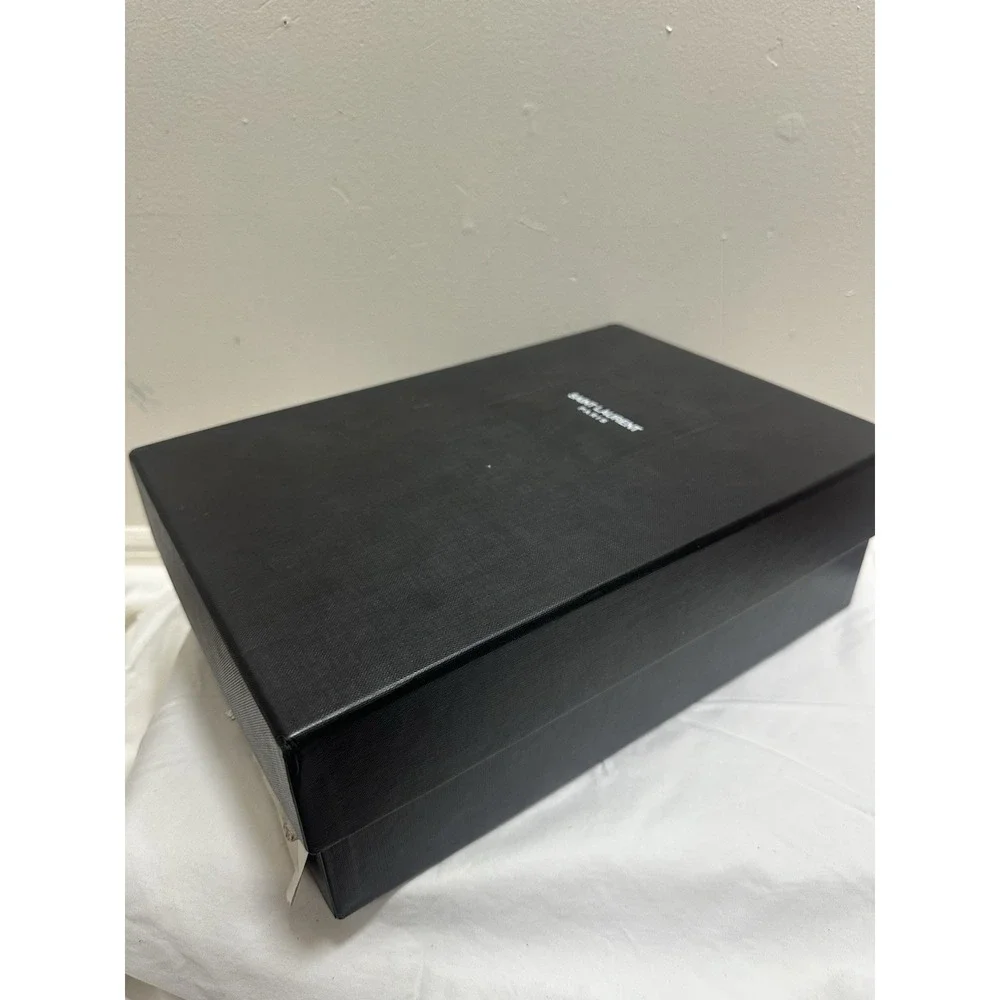Saint Laurent Black Pumps with Gray Scaled Toe Cap - Picture 7 of 8